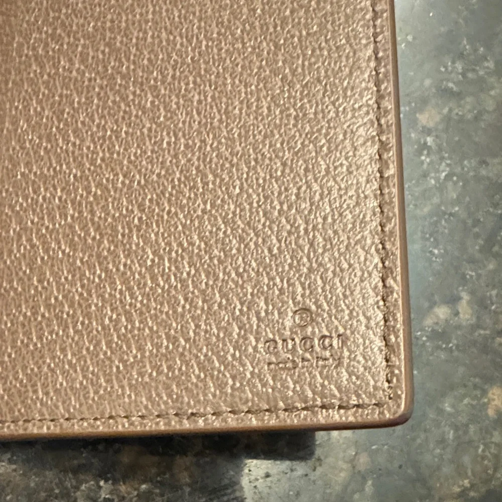 Gucci Tan and Brown GG Pattern Passport Holder - Picture 3 of 7